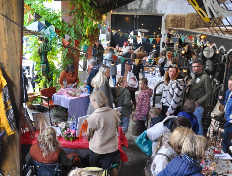 Foto van de herfstfair van 2023 op de Eemlandhoeve