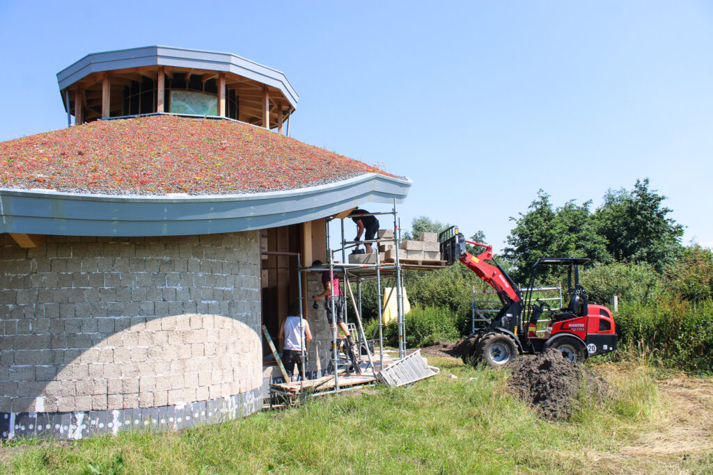 Foto van de bouw van het natuurobservatorium op de Eemlandhoeve in Bunschoten